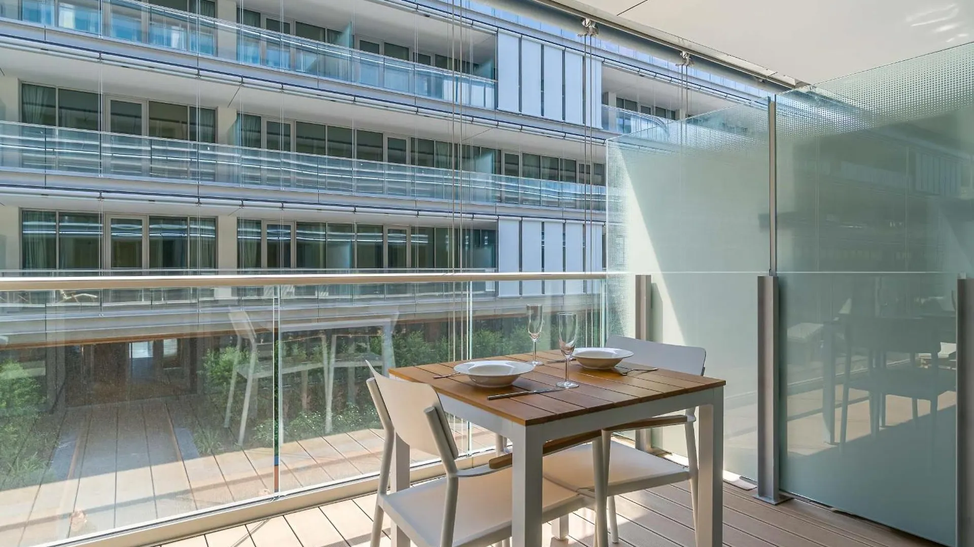 Genoa Waterfront Modern Suite 0*,